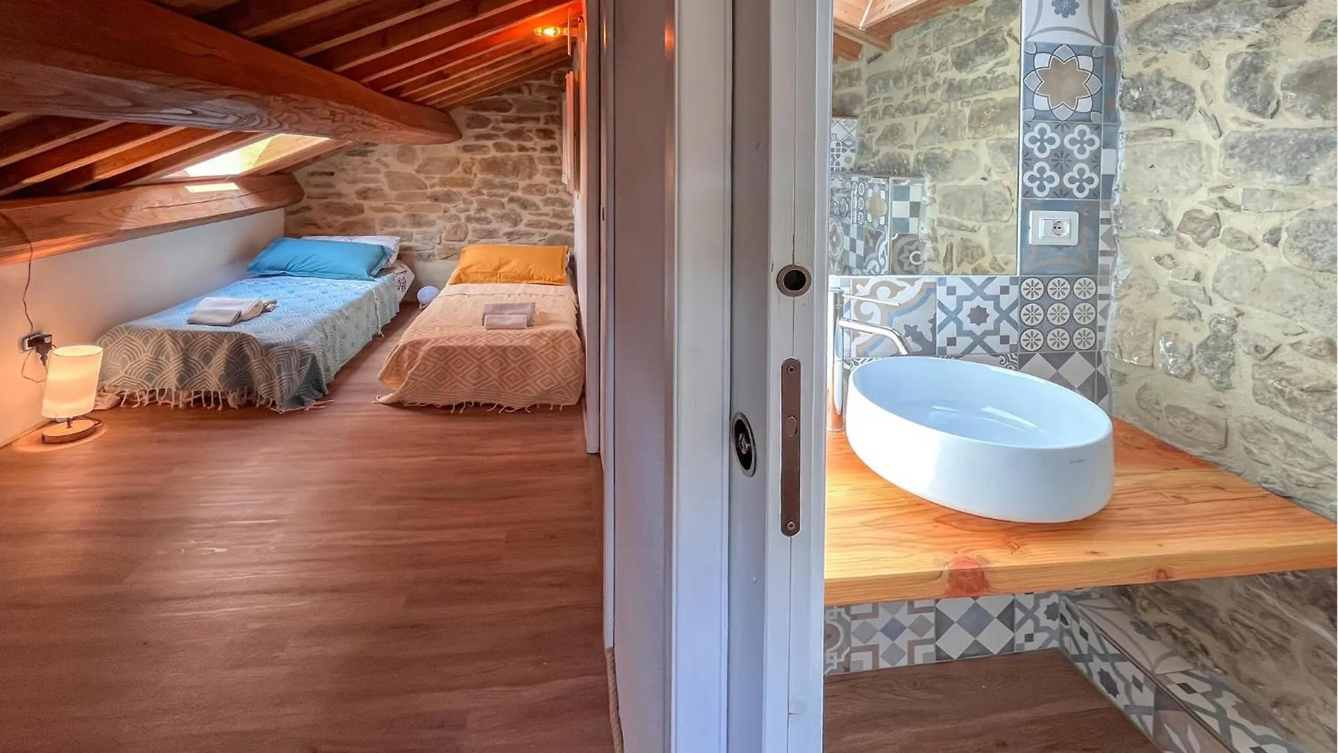 Stunning Home In San Pietro A Dame With Jacuzzi Poggioni