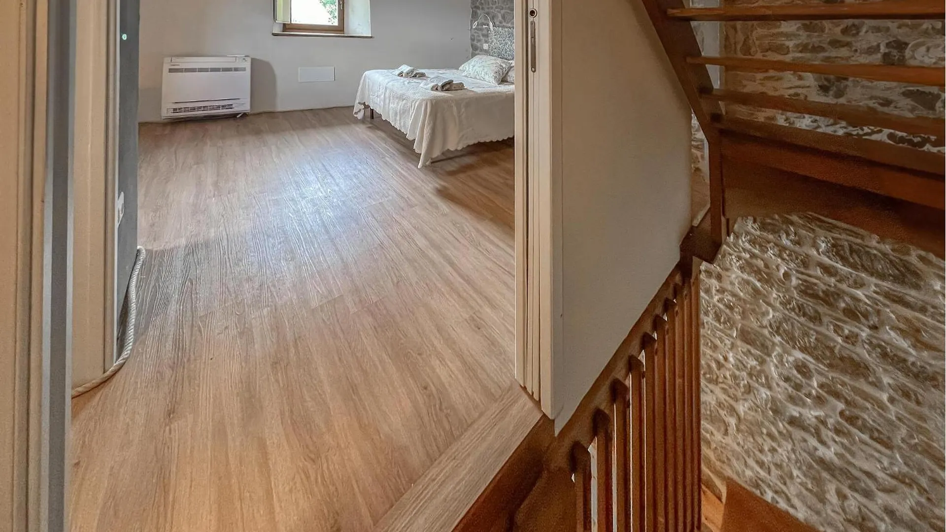 Stunning Home In San Pietro A Dame With Jacuzzi Poggioni 0*,