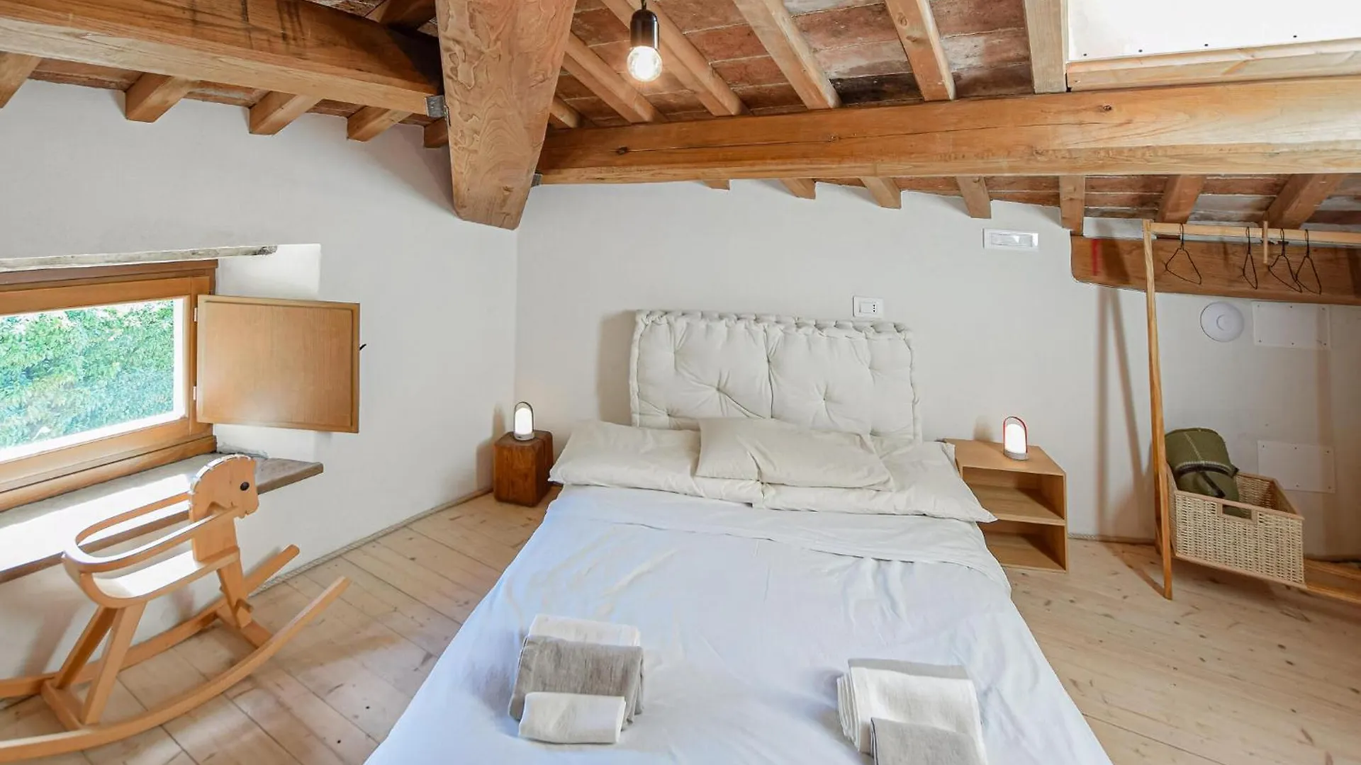 Stunning Home In San Pietro A Dame With Jacuzzi Poggioni