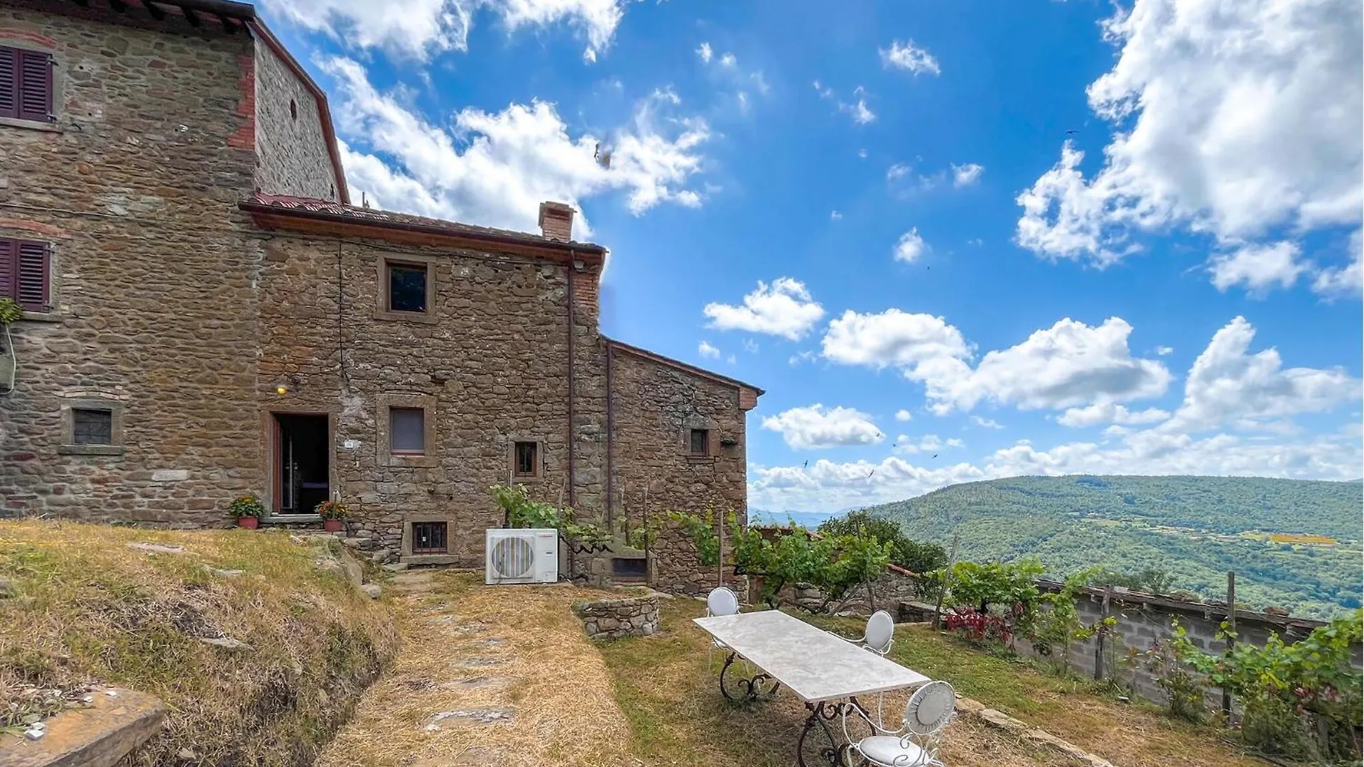 Holiday home Stunning Home In San Pietro A Dame With Jacuzzi Poggioni
