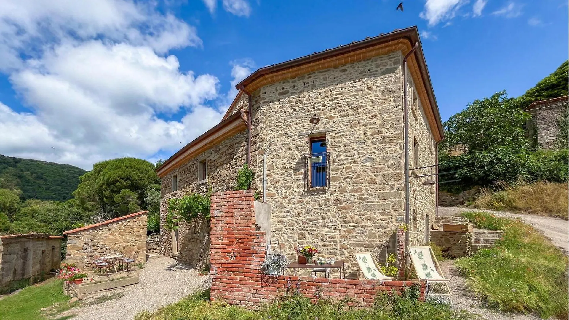 Holiday home Stunning Home In San Pietro A Dame With Jacuzzi Poggioni